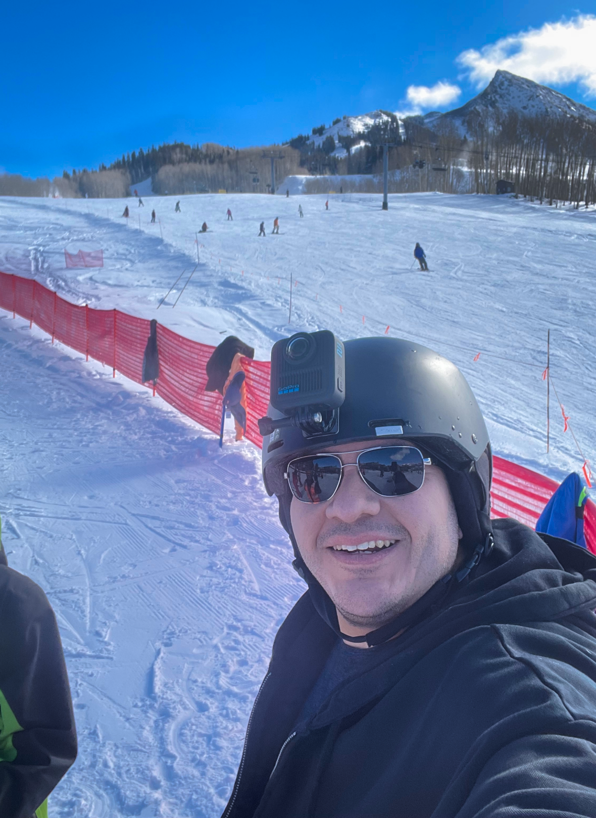 Pablo skiing